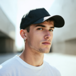 découvrez comment adopter la coupe casquette pour un look moderne et tendance. suivez notre guide pratique pour maîtriser ce style branché et rafraîchir votre apparence.